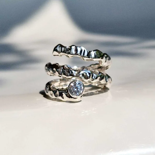 bague en spirale en argent plein martelé