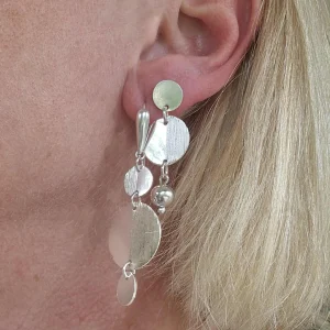 boucles d'oreille en argent composée d'un disque et d'une perle d'argent