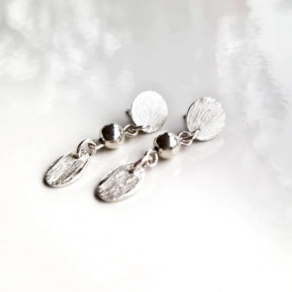 Boucles d'oreille en argent minimaliste modern atelier Walhain, Belgique