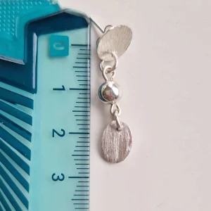 Boucles d'oreille en argent minimaliste modern atelier Walhain, Belgique