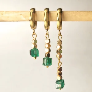 Boucles créoles longues acier précieux doré, hématite dorée, cristal vert émeraude